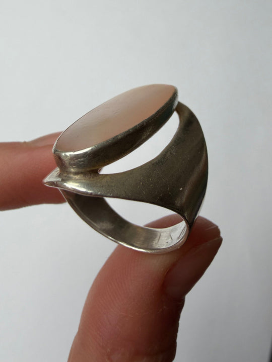 MILKY ROSE RING