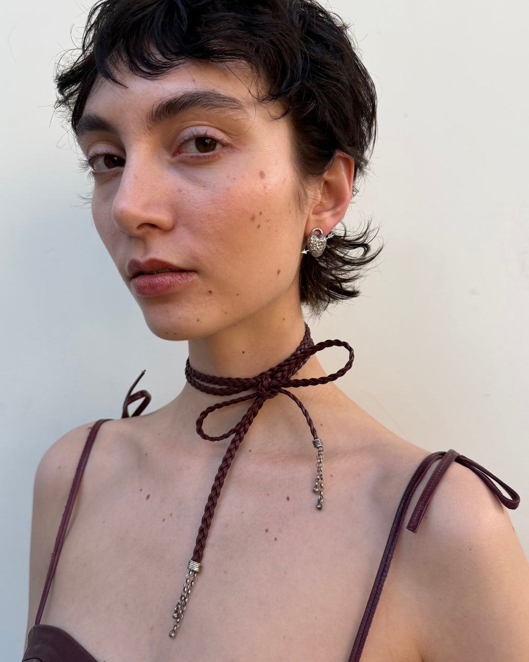 Woman wearing a brown choker necklace