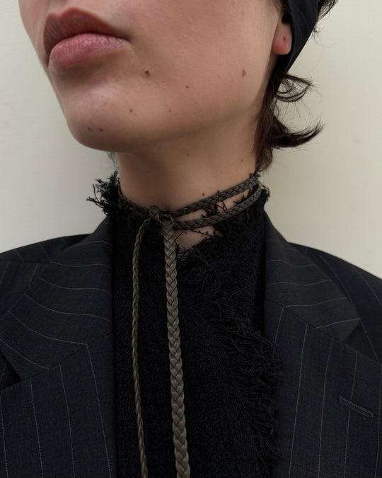 Woman wearing a necklace scarf around the neck