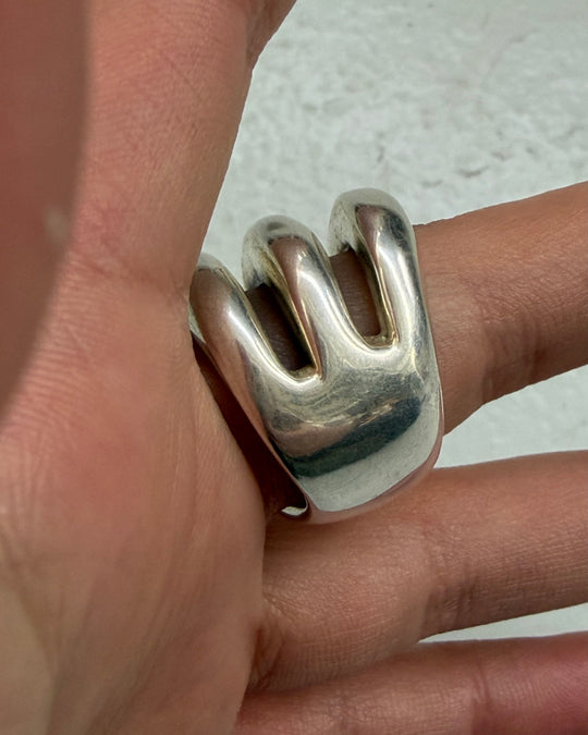 SCULPTURAL TRIO RING
