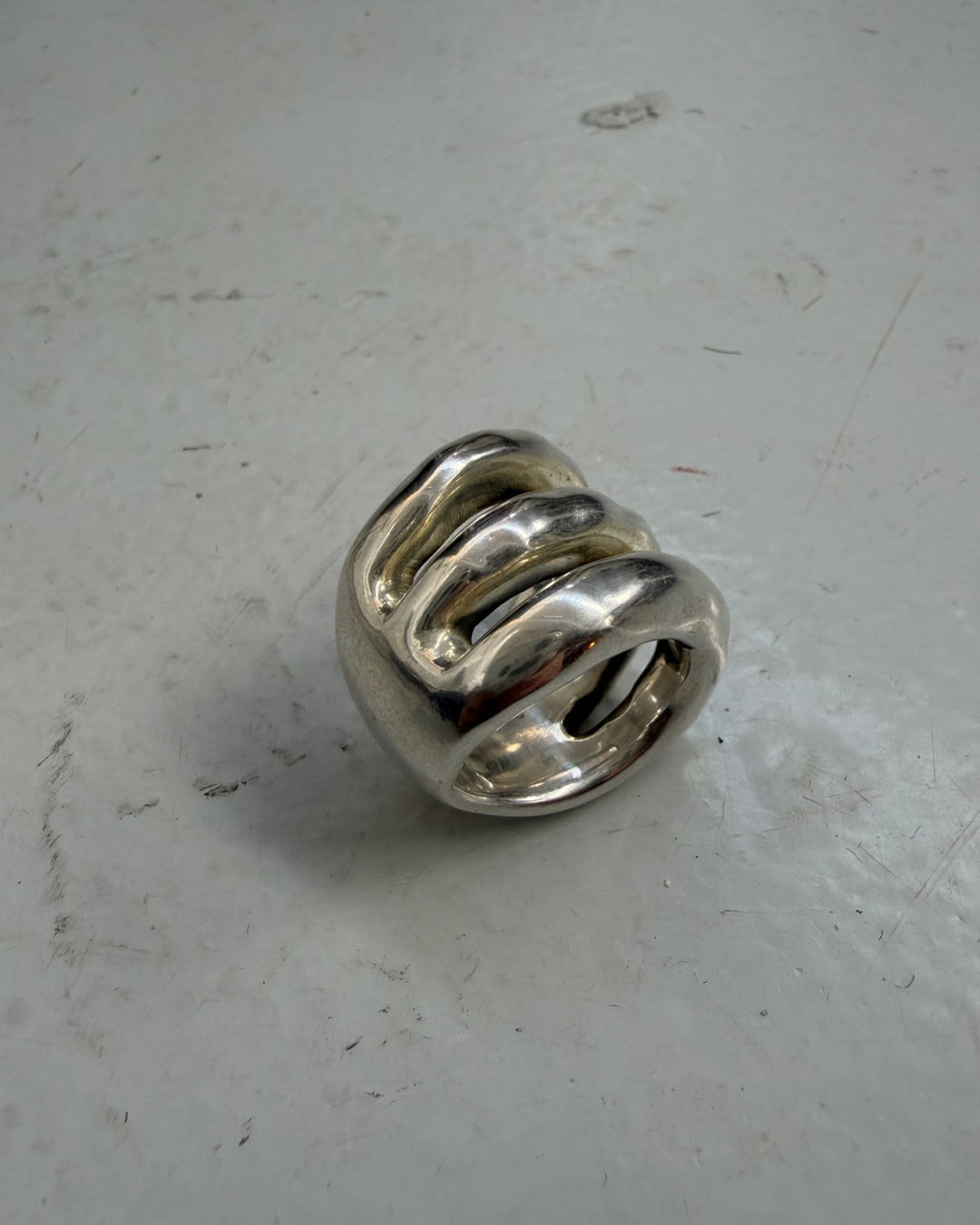SCULPTURAL TRIO RING