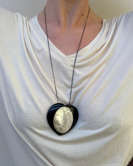 NOIR HEART NECKLACE