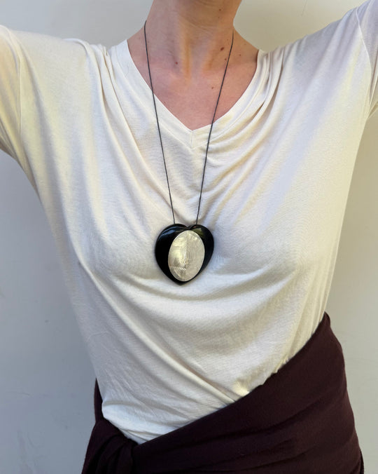 NOIR HEART NECKLACE