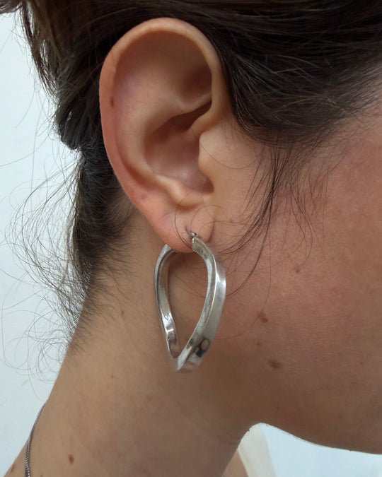 WAVY SQUARED HOOPS