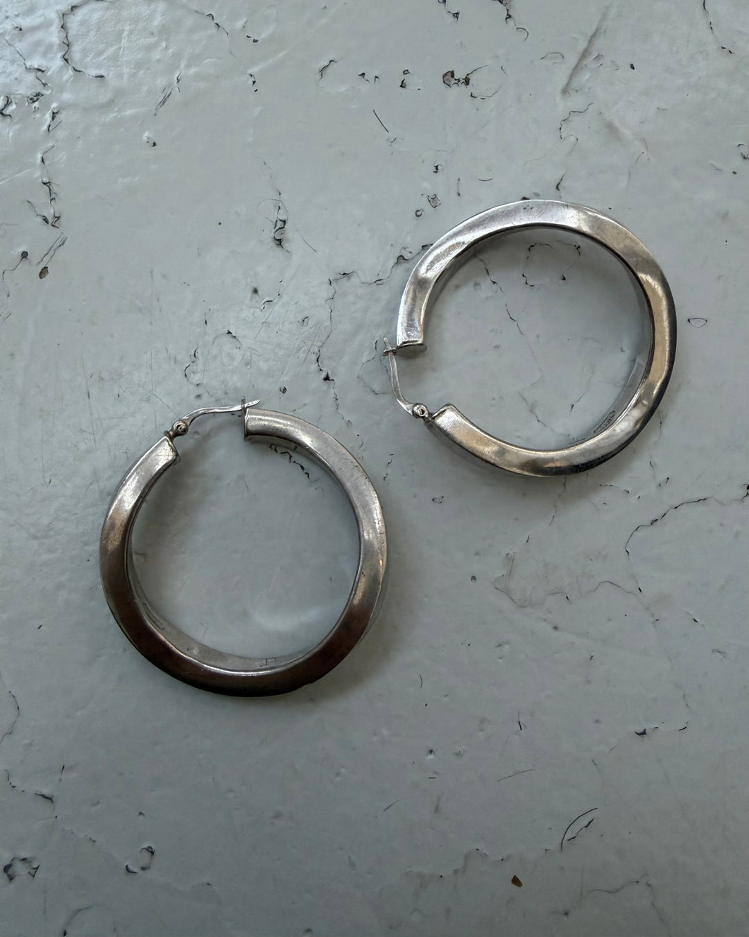 WAVY SQUARED HOOPS