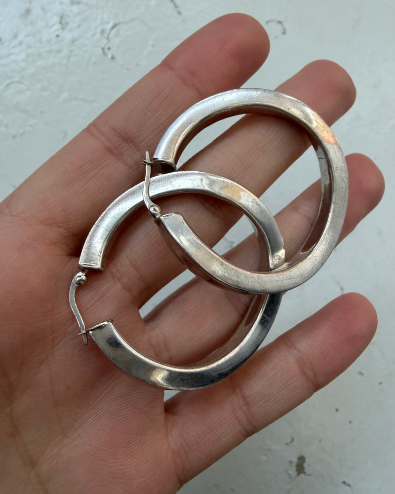 WAVY SQUARED HOOPS