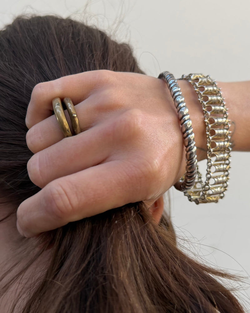 SWIRL OVAL BANGLE