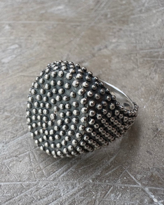 DOTTED SIGNET RING