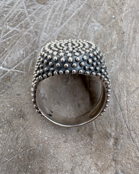 DOTTED SIGNET RING