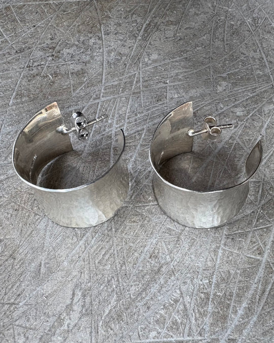 HAMMERED SMALL FLAT HOOPS