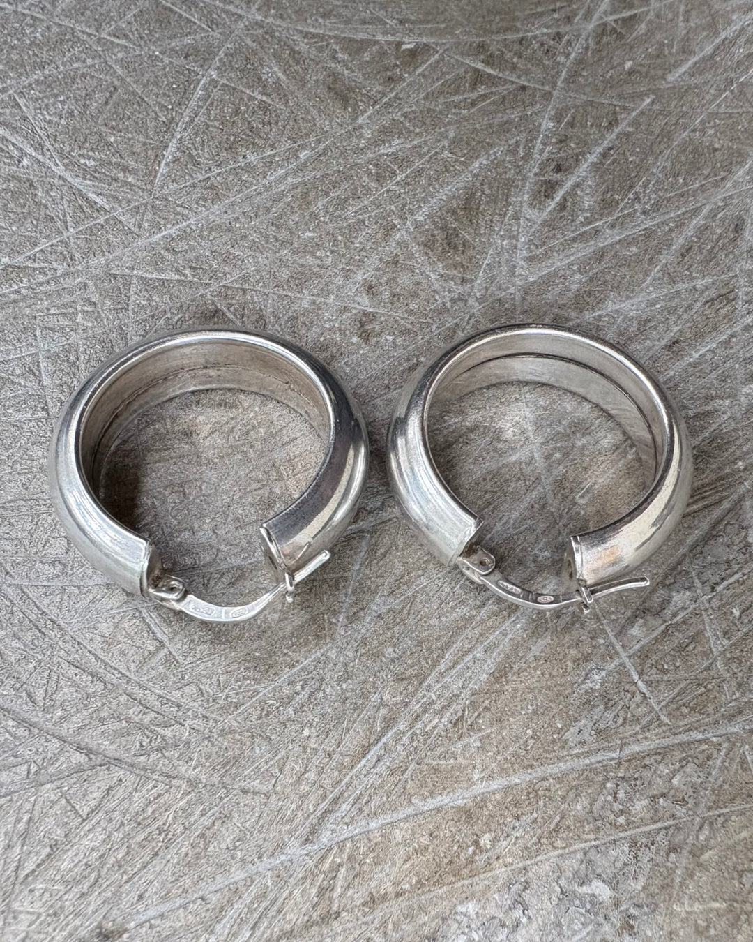 FLAT EDGED HOOPS