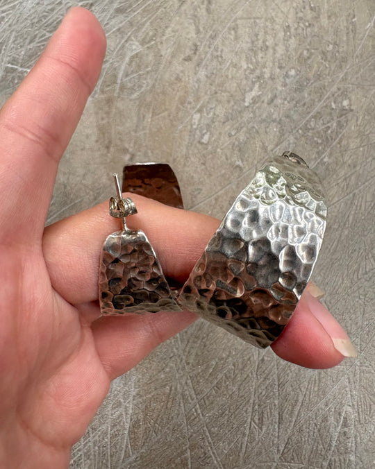 HAMMERED BIG FLAT HOOPS