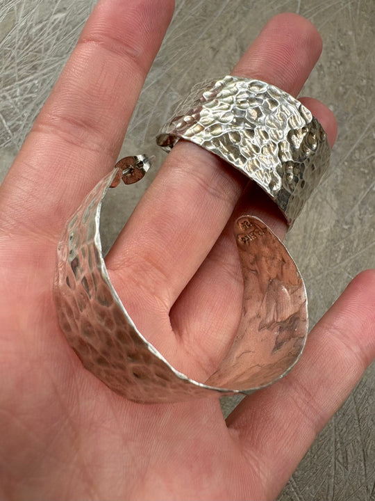 HAMMERED BIG FLAT HOOPS