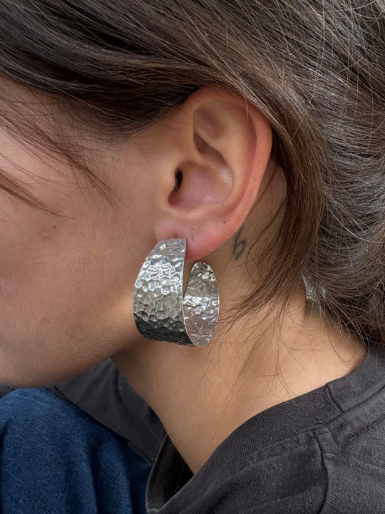 HAMMERED BIG FLAT HOOPS