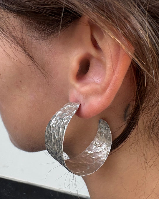 HAMMERED BIG FLAT HOOPS
