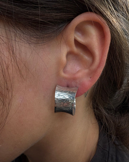 HAMMERED SMALL FLAT HOOPS