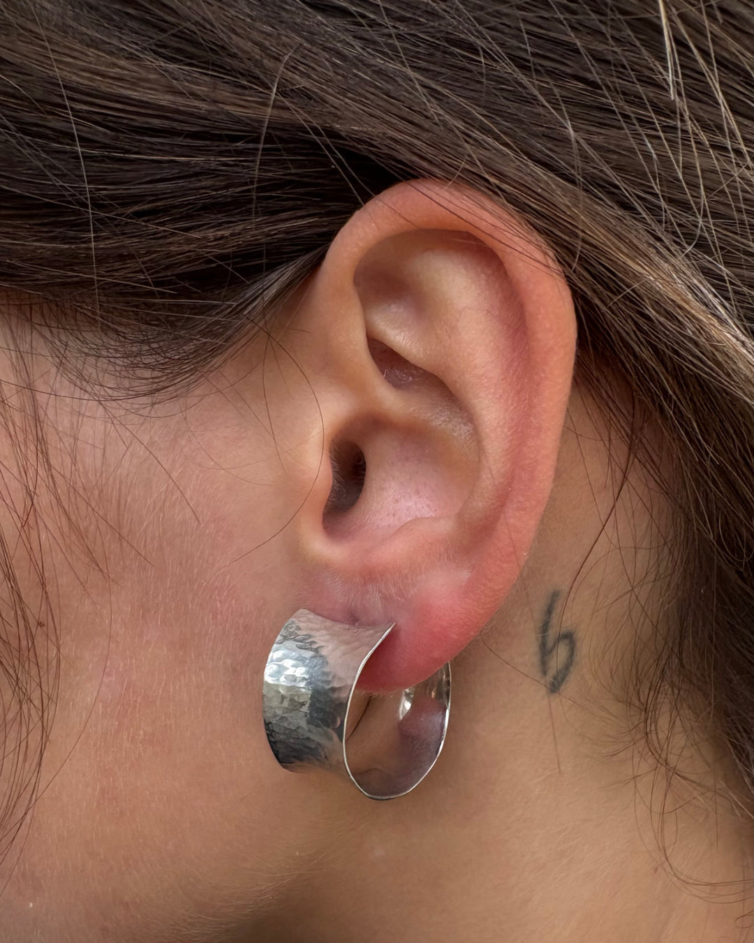 HAMMERED SMALL FLAT HOOPS