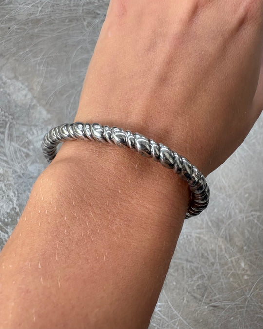 SWIRL OVAL BANGLE
