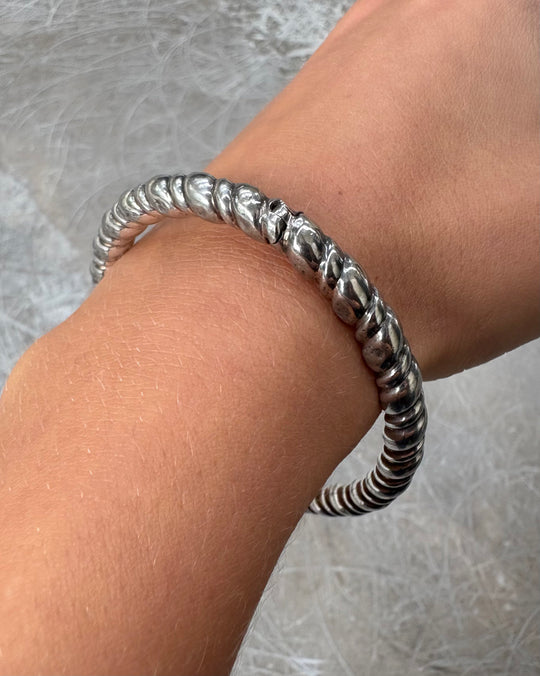 SWIRL OVAL BANGLE