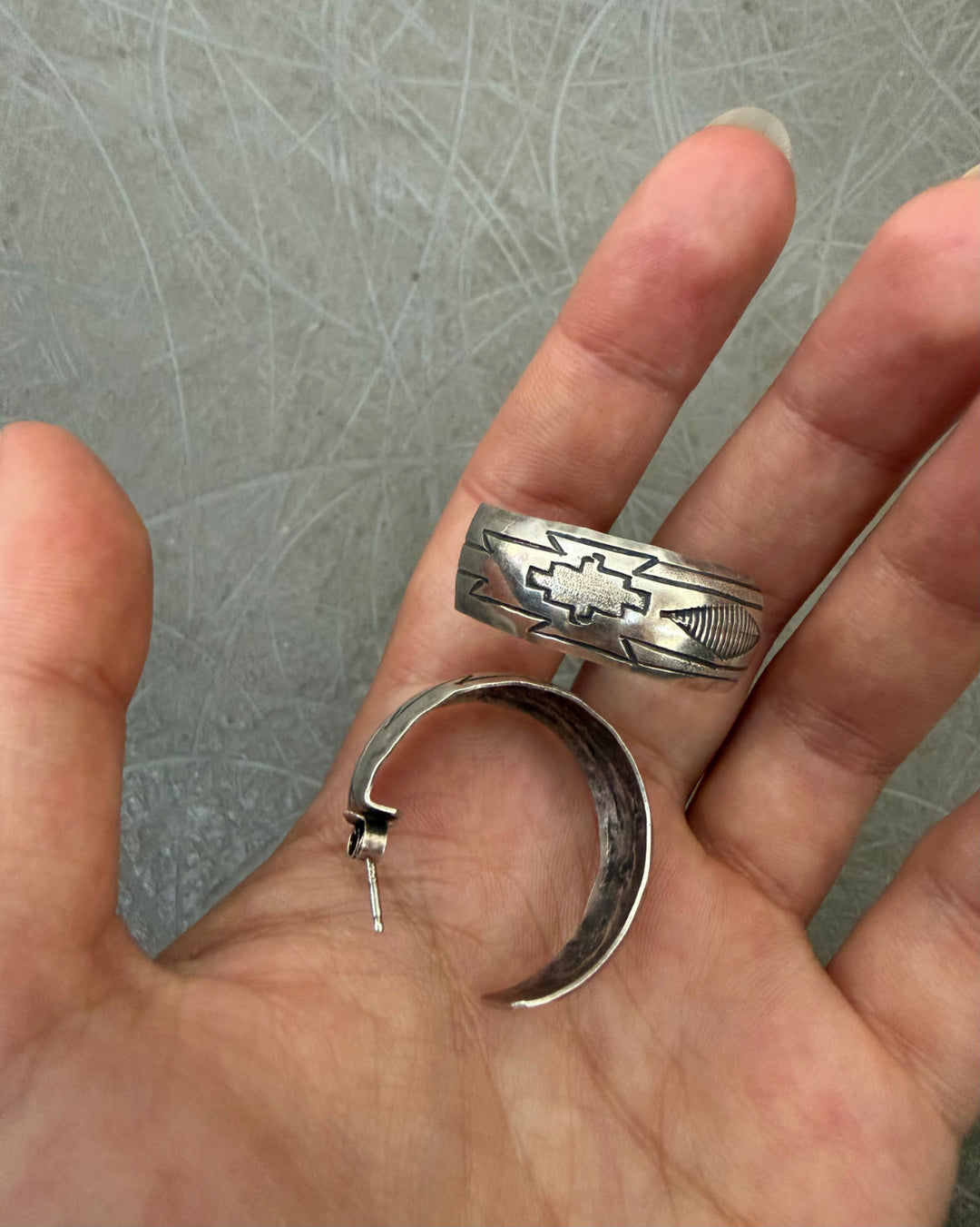 GEOMETRIC ENGRAVED HOOPS