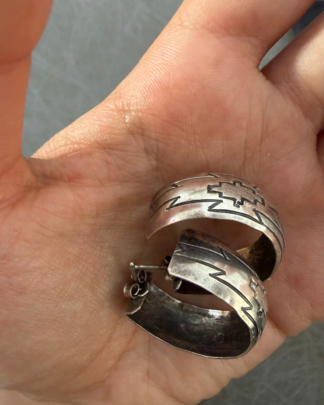 GEOMETRIC ENGRAVED HOOPS
