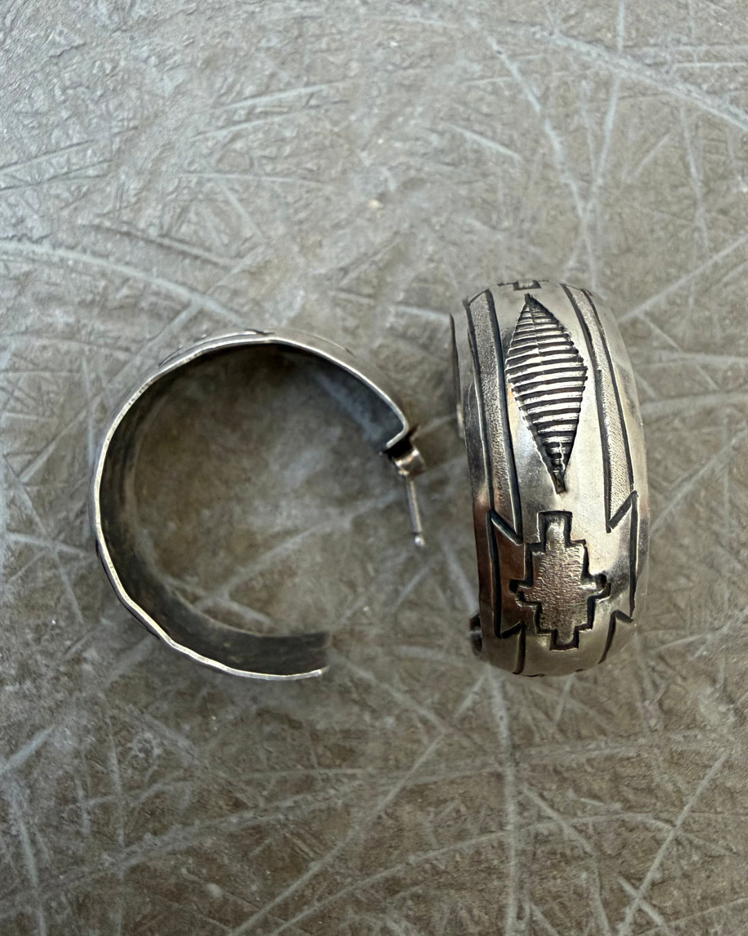 GEOMETRIC ENGRAVED HOOPS