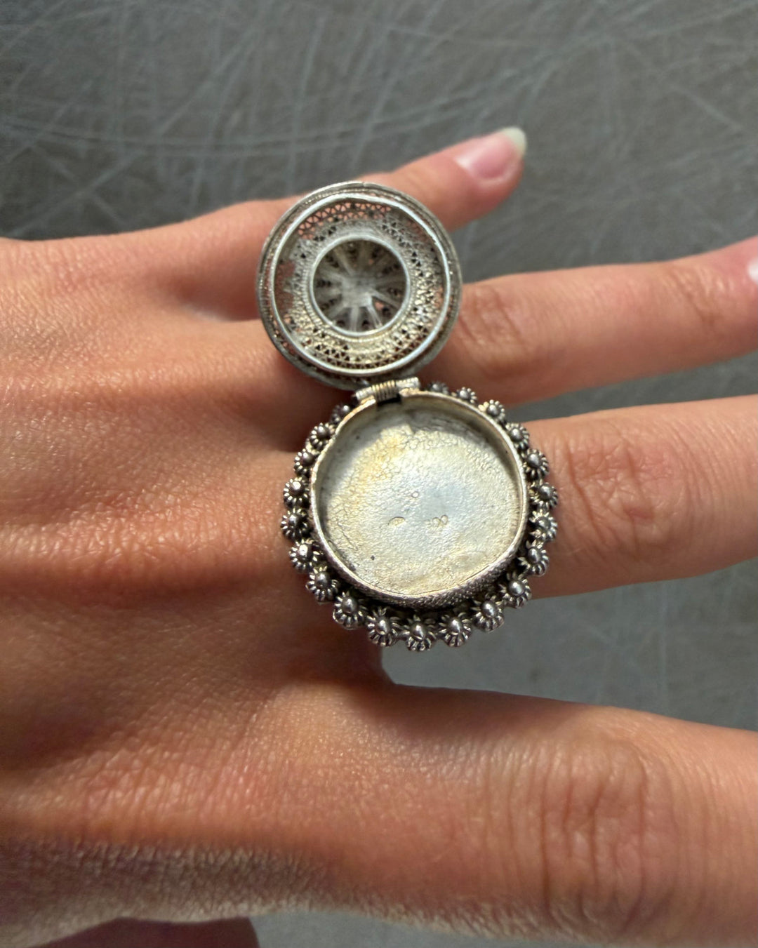 SECRET COMPARTMENT RING