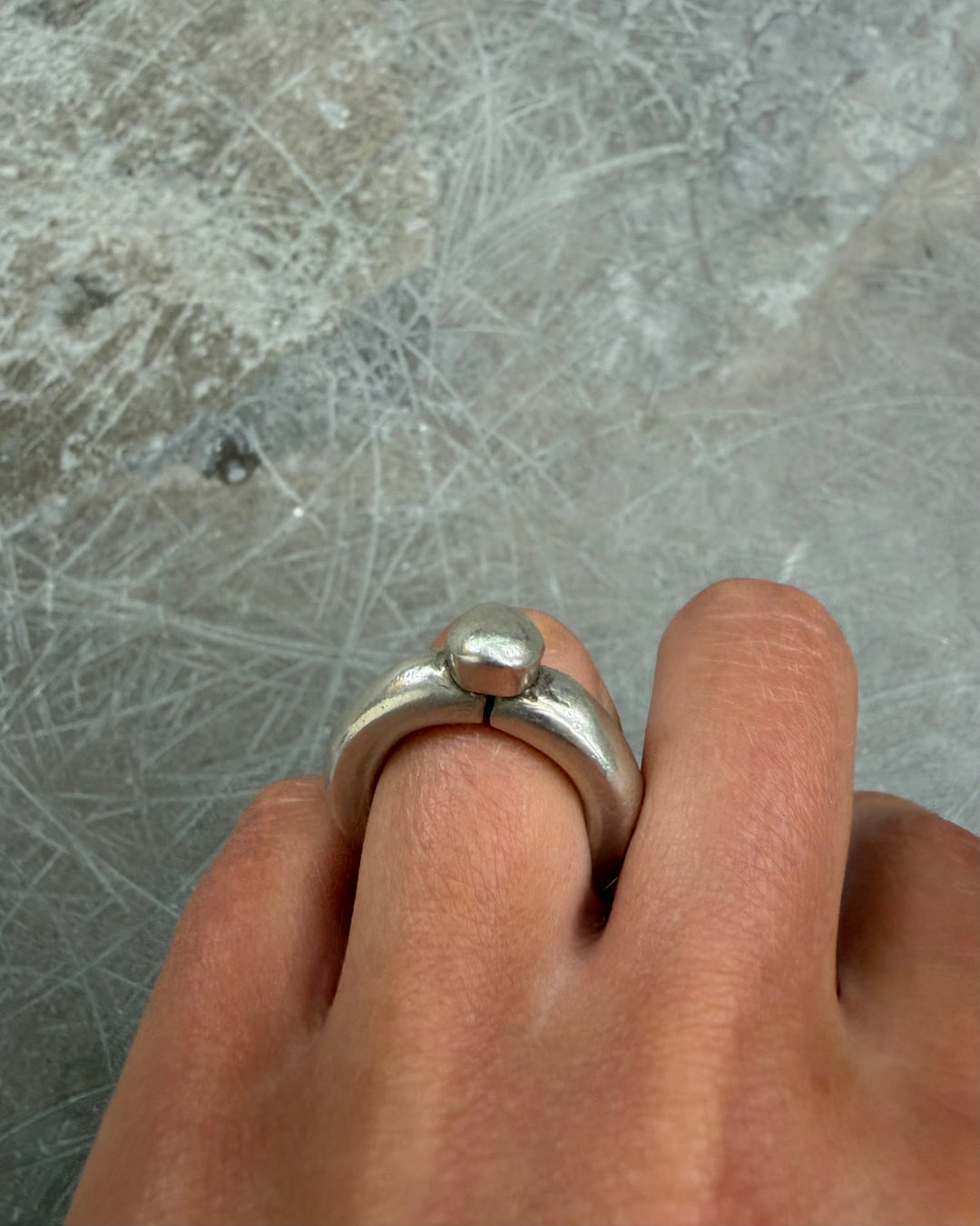 PRIMITIVE SOLITAIRE RING