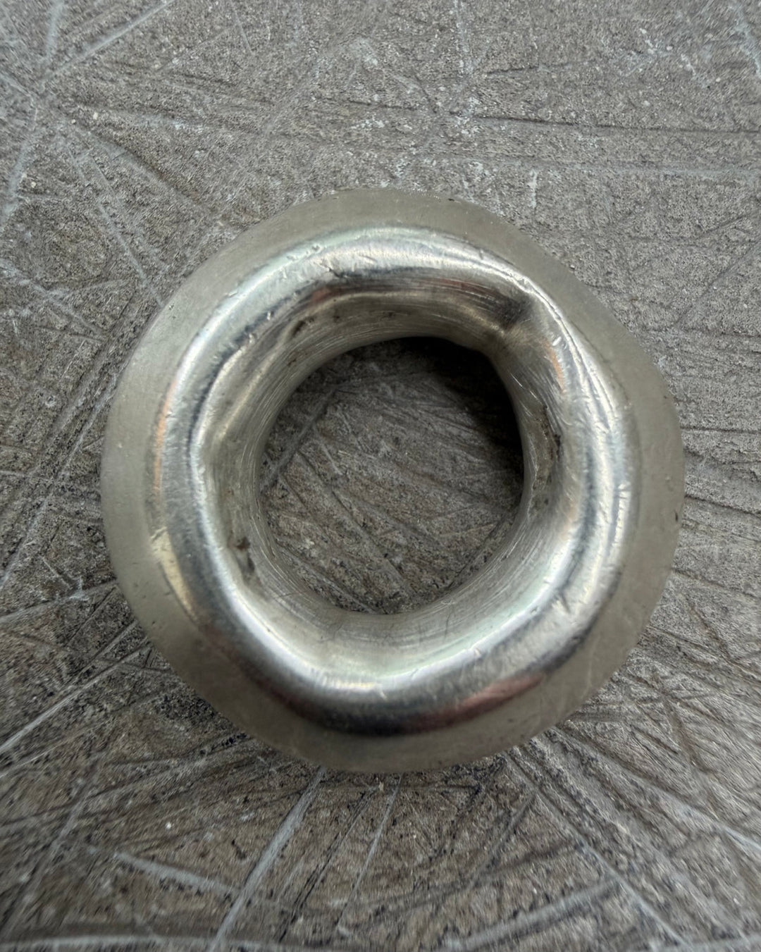 SCULPTURAL CIRCLE PENDANT