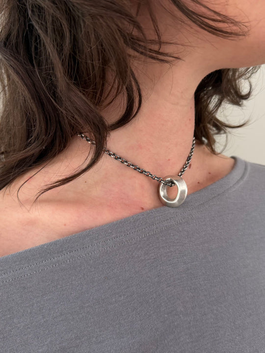 SCULPTURAL CIRCLE PENDANT