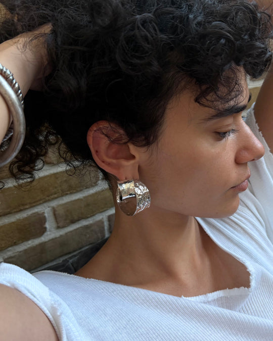 HAMMERED SMALL FLAT HOOPS
