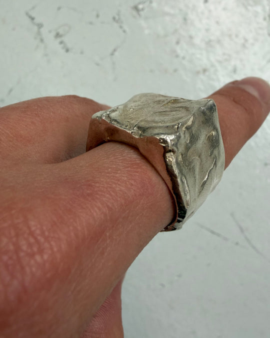 MOLTEN SIGNET RING