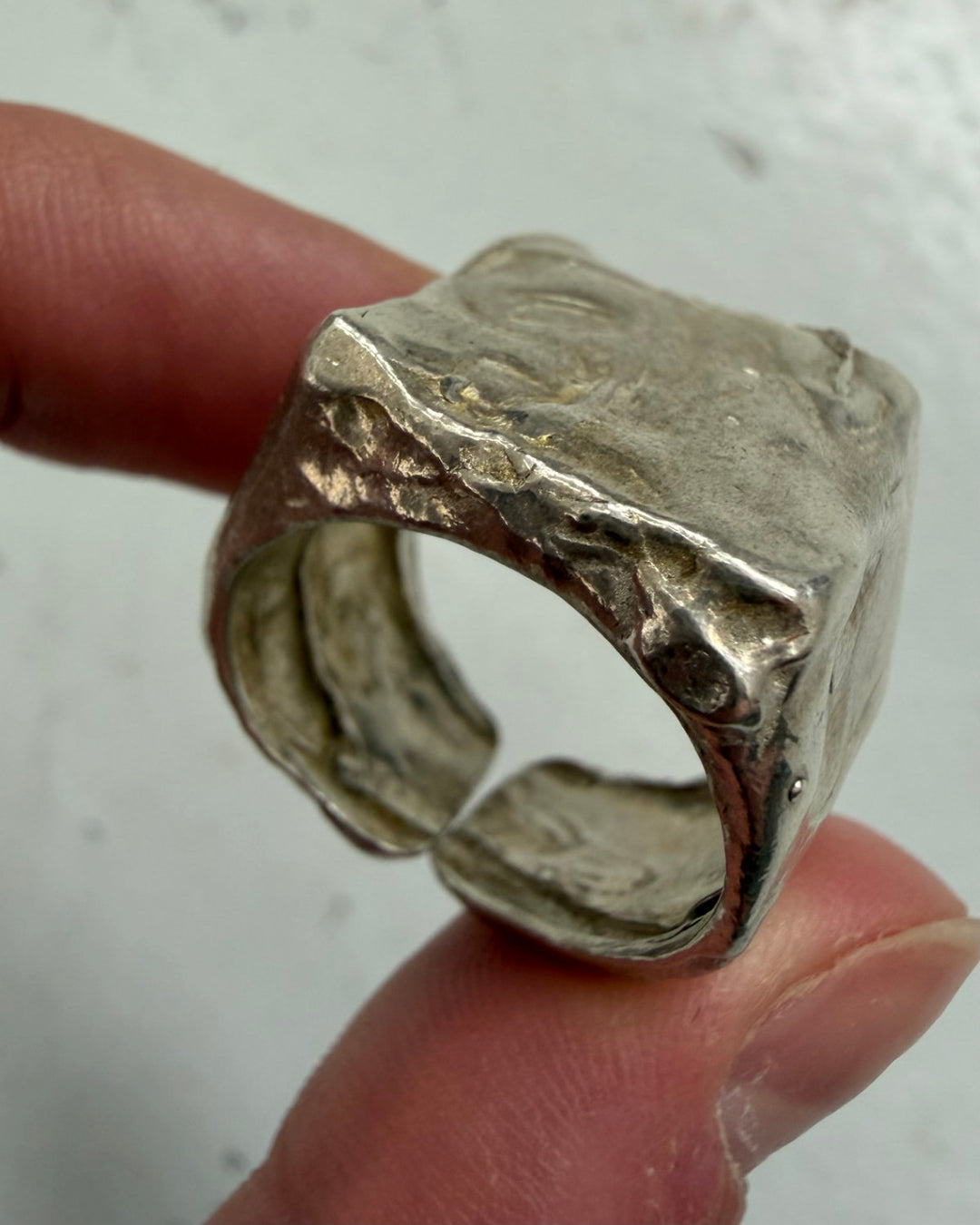 MOLTEN SIGNET RING