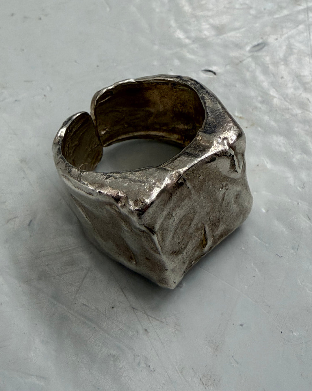 MOLTEN SIGNET RING