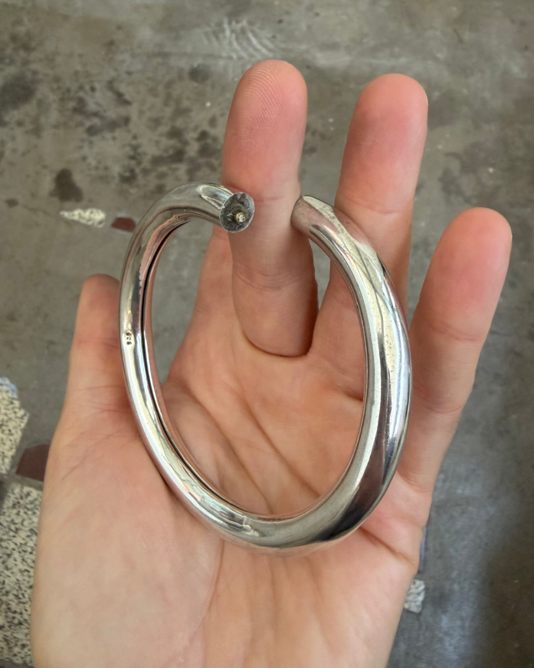 POLISHED CIRCLE BANGLE