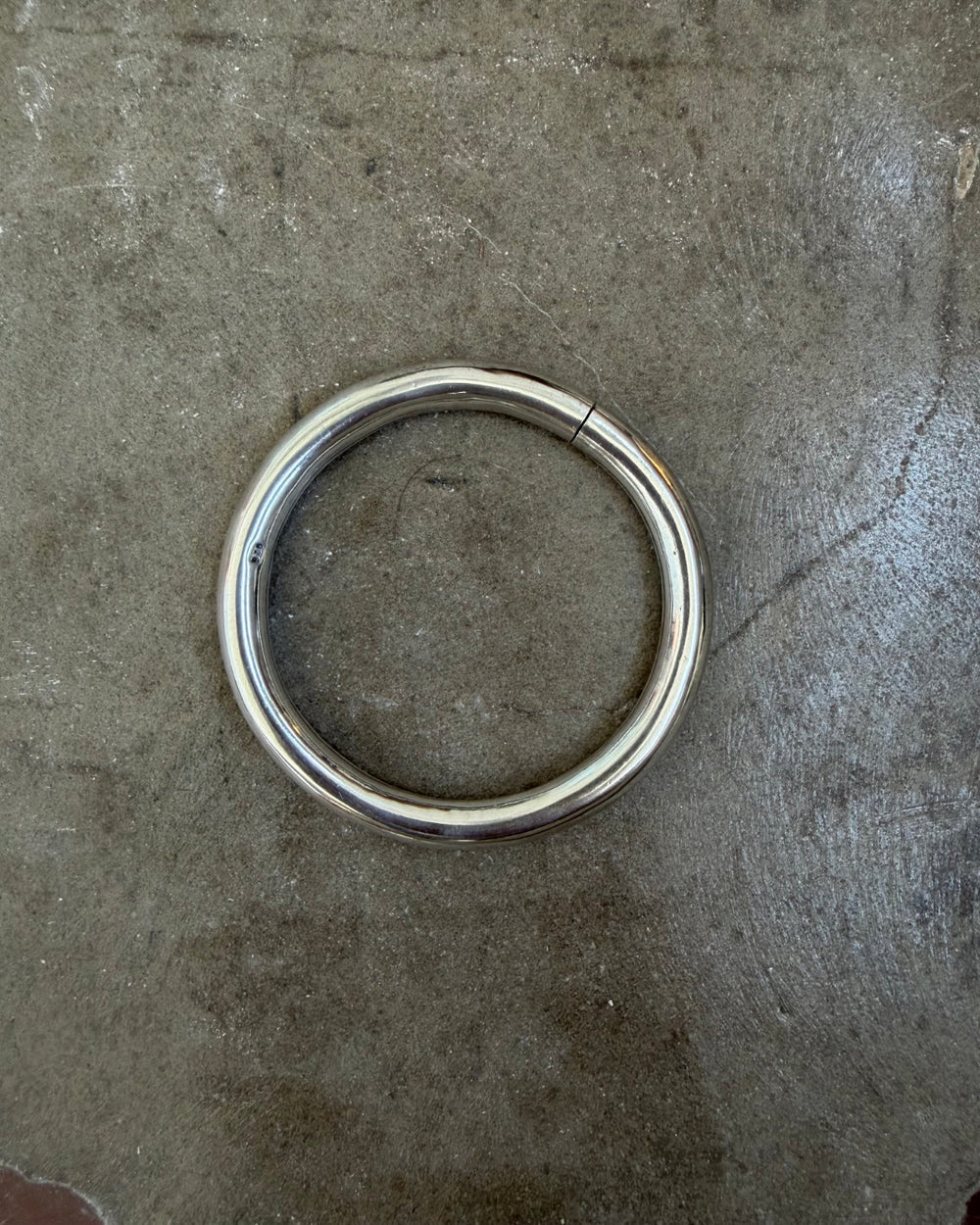 POLISHED CIRCLE BANGLE