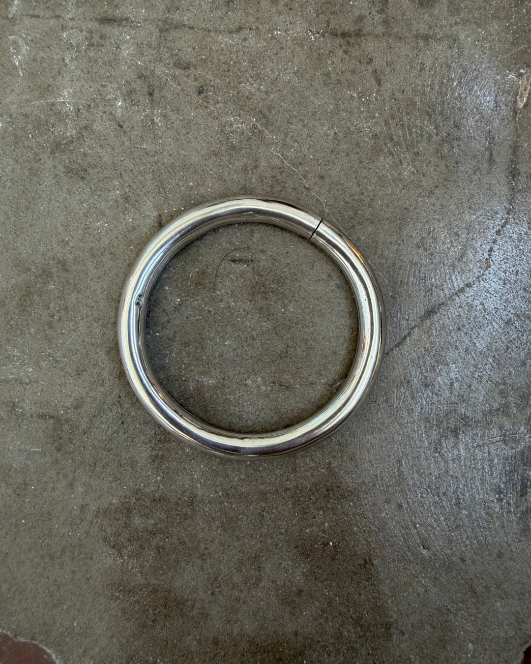 POLISHED CIRCLE BANGLE