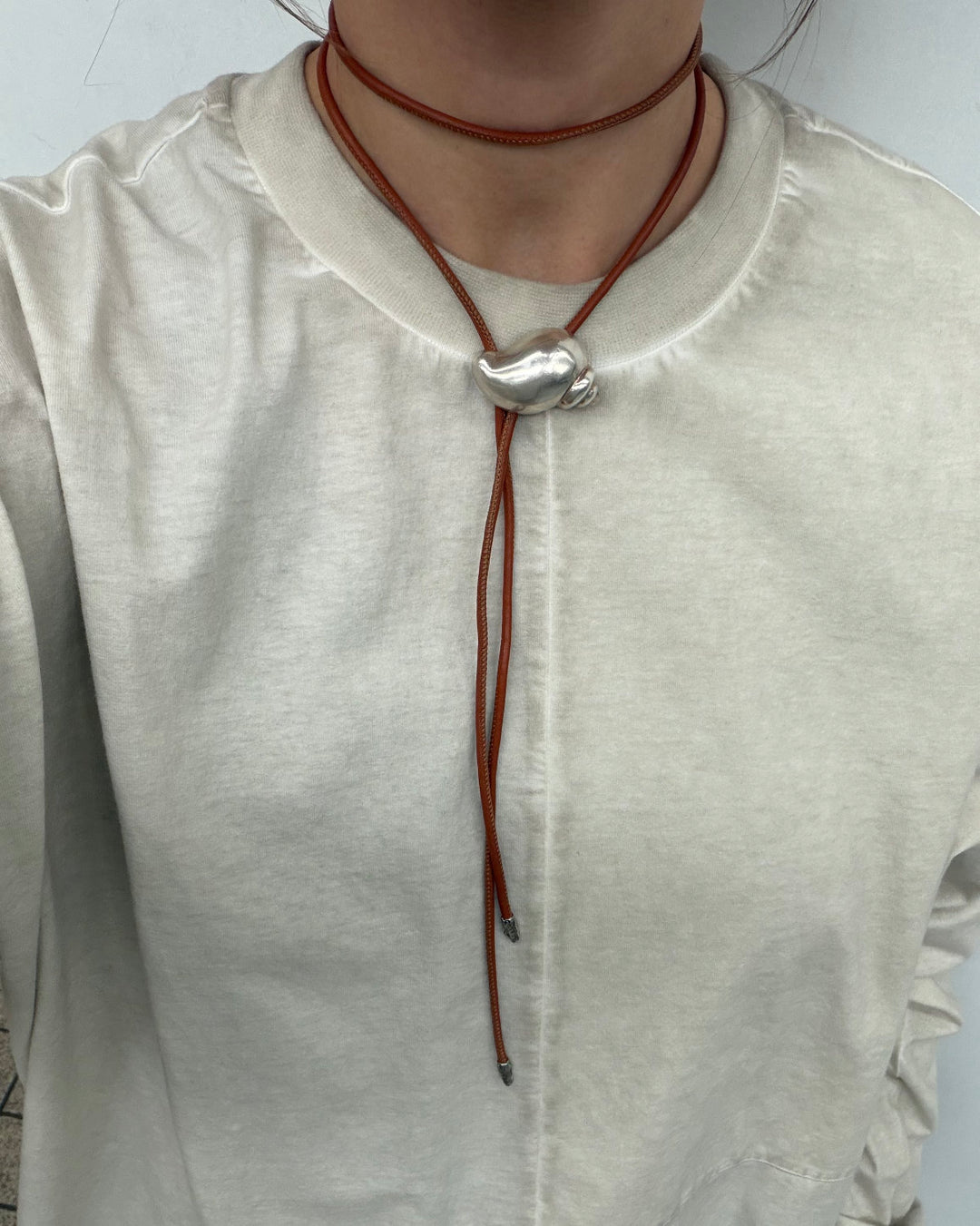 SHELL BOLO TIE