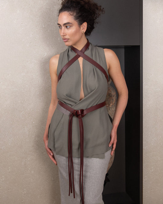 EVA HARNESS BELT BURGUNDY shown on model from front