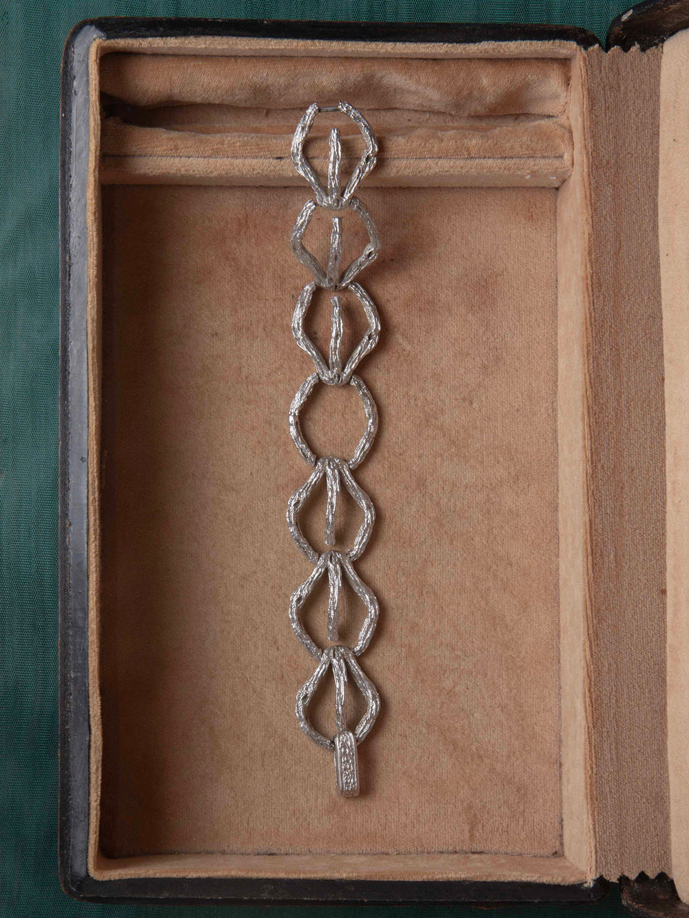 KNOT LINK BRACELET