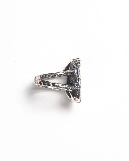 silver hand hammered ring side view showing an open band