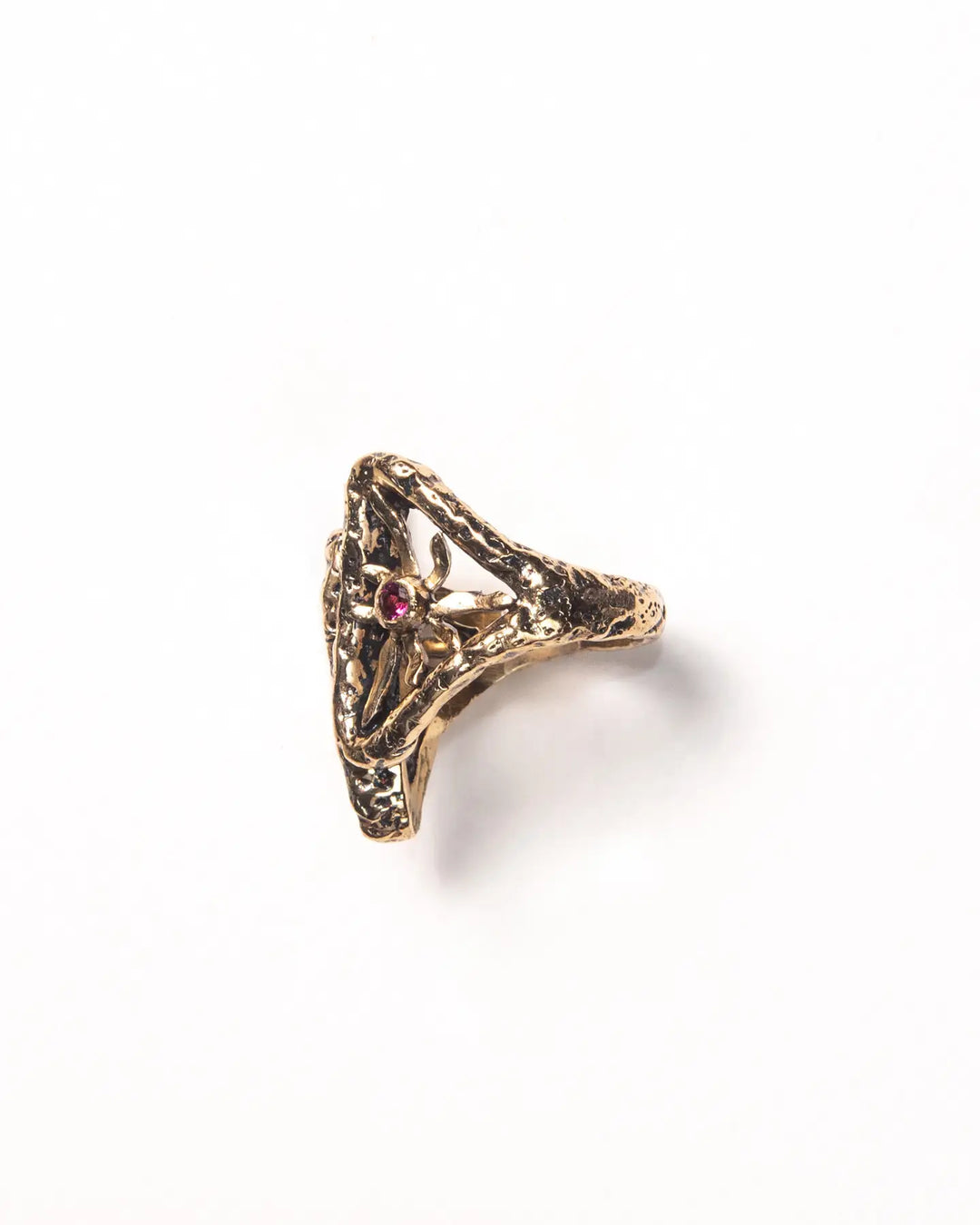 Side view of the gold ring band