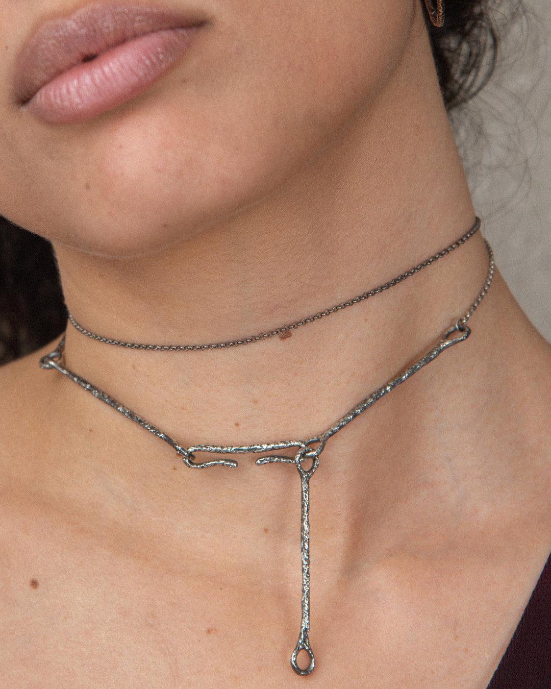 BONE NECKLACE SILVER details on model
