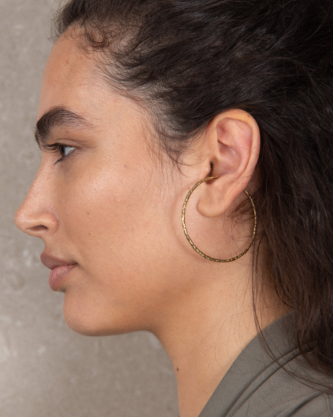 HALO SINGLE EAR CUFF SMALL BRONZE on model
