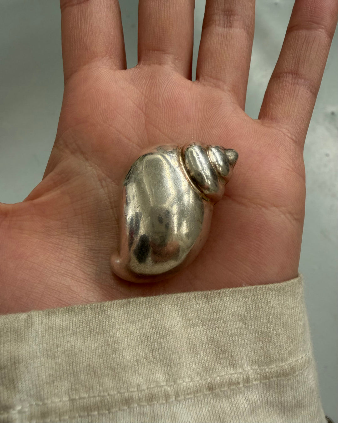 SHELL BOLO TIE